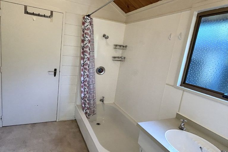 Photo of property in 104 Winara Avenue, Waikanae, 5036