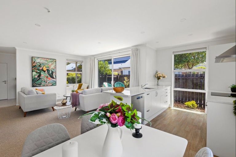 Photo of property in 16a Elizabeth Street, Orewa, 0931