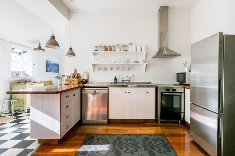 Photo of property in 47 Napier Terrace, Hospital Hill, Napier, 4110