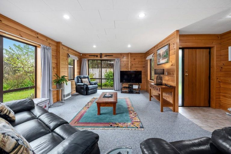 Photo of property in 10 Heaphy Place, Pukehangi, Rotorua, 3015