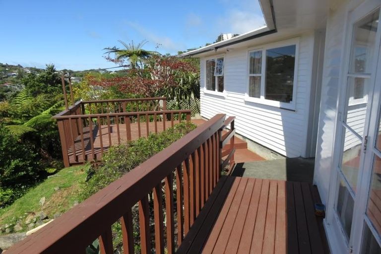 Photo of property in 10 Stella Grove, Newlands, Wellington, 6037