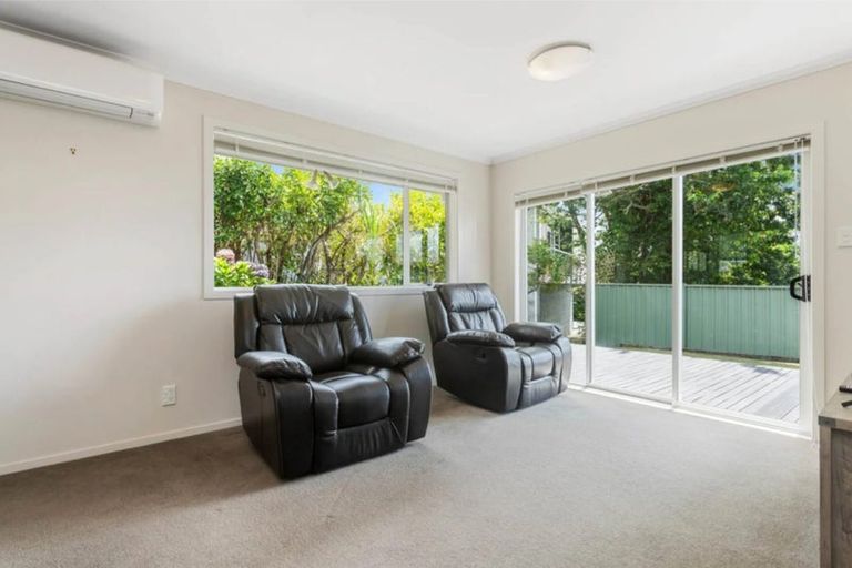 Photo of property in 11 Fairlea Road, Te Atatu South, Auckland, 0610