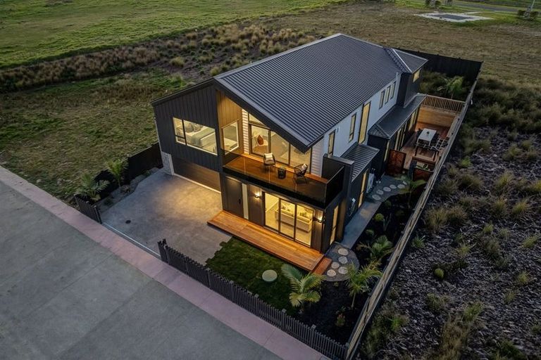 Photo of property in 8 Koheru Place, Long Bay, Auckland, 0630