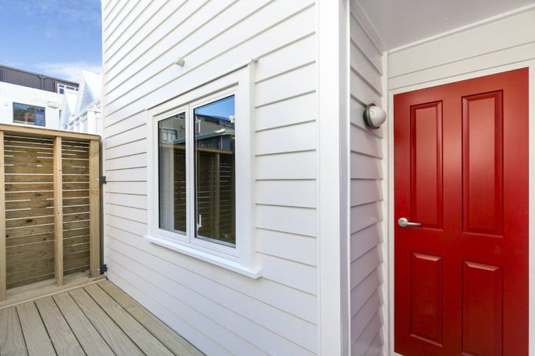 Photo of property in Victoria Villas, 23/35 Pirie Street, Mount Victoria, Wellington, 6011