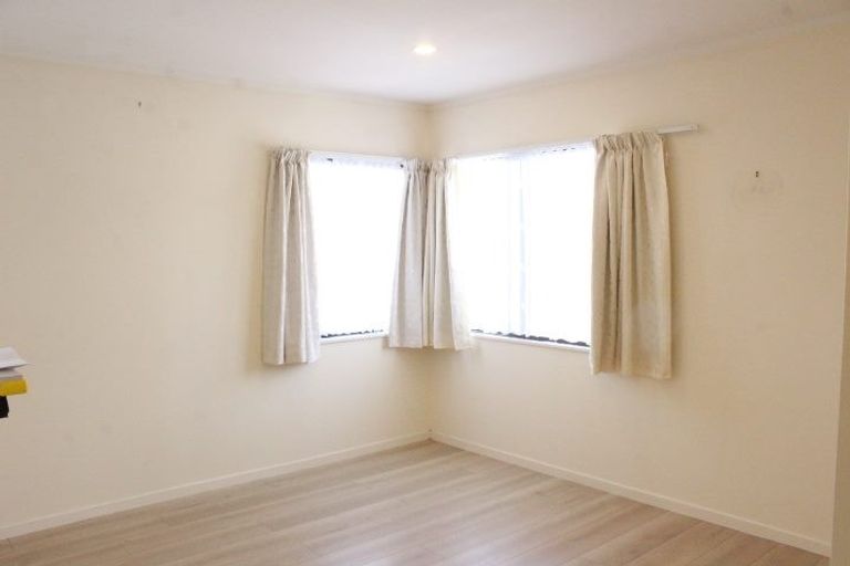 Photo of property in 1/25 De Quincey Terrace, Highland Park, Auckland, 2010