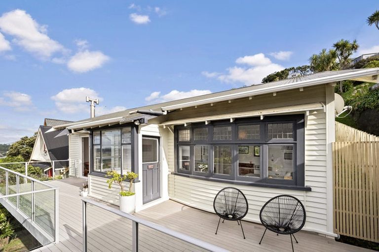 Photo of property in 64 Roseneath Terrace, Roseneath, Wellington, 6011