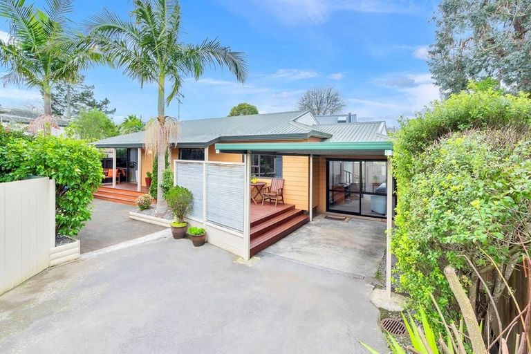 Photo of property in 1/11 Seine Road, Forrest Hill, Auckland, 0620