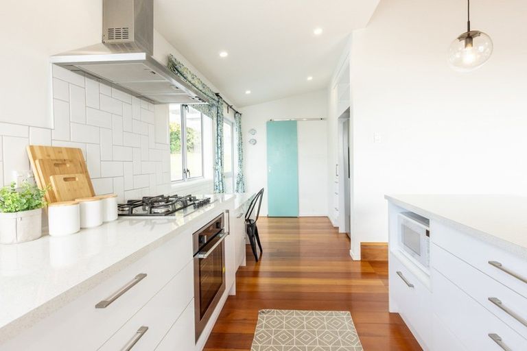 Photo of property in 123 Chaucer Road, Hospital Hill, Napier, 4110