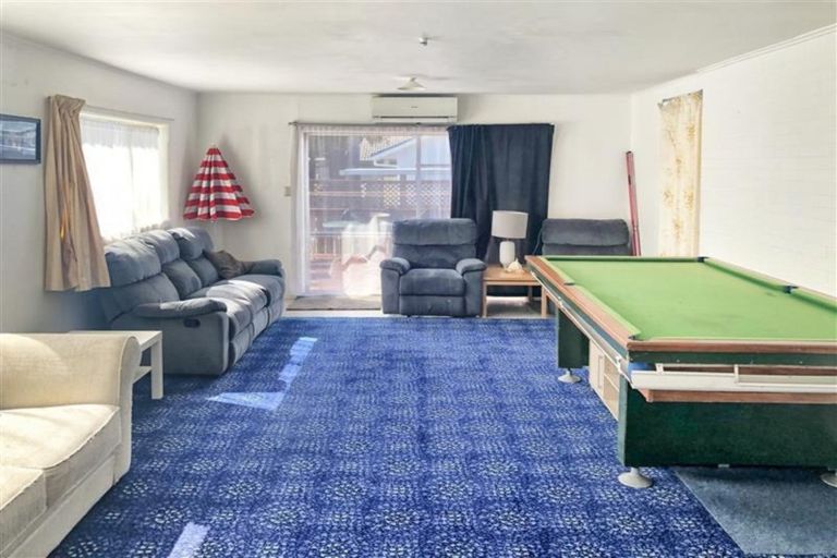 Photo of property in 1/49 Clevedon Road, Papakura, 2110