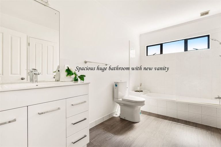 Photo of property in 9/17 Neta Grove, Henderson, Auckland, 0612