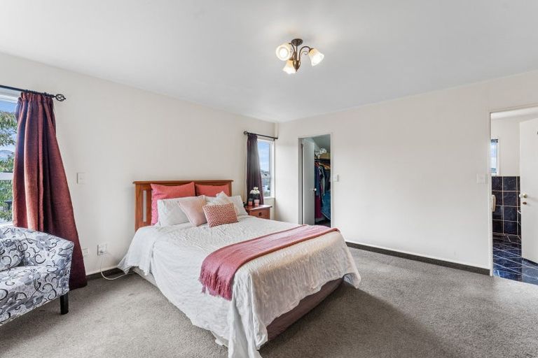 Photo of property in 1 Hadleigh Court, Paraparaumu, 5032