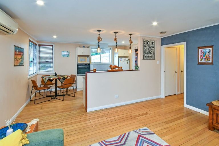 Photo of property in 8b Waimana Road, Conifer Grove, Takanini, 2112