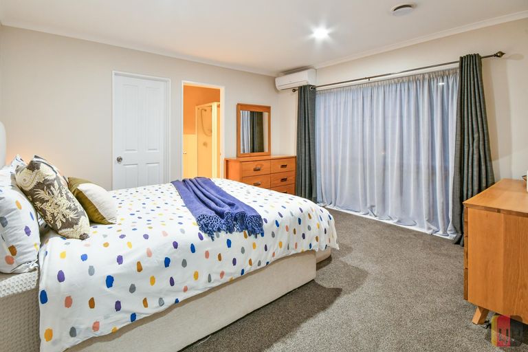 Photo of property in 51 Castlefinn Drive, Weymouth, Auckland, 2103