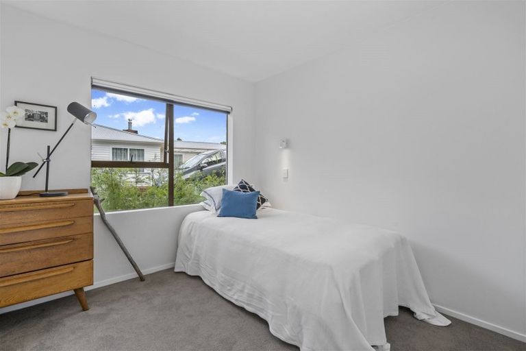 Photo of property in 2/16 Valron Road, Te Atatu South, Auckland, 0602