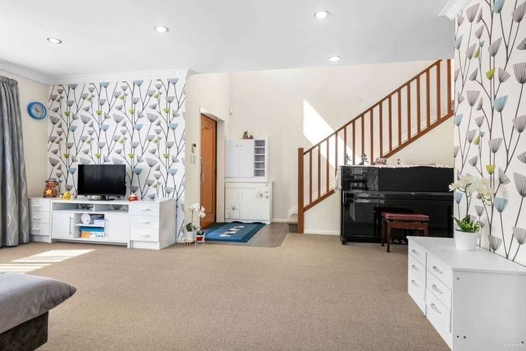 Photo of property in 15a Peach Road, Glenfield, Auckland, 0629