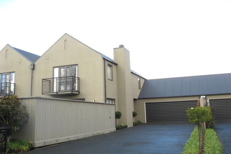 Photo of property in 2 Keoghs Lane, St Albans, Christchurch, 8014