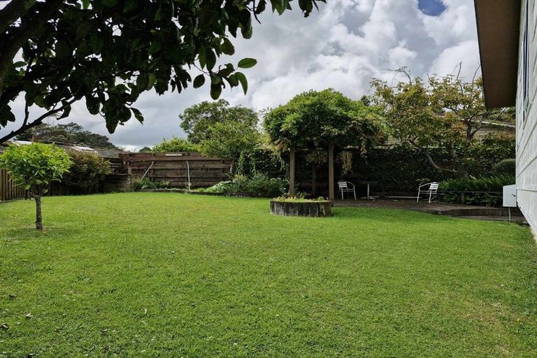 Photo of property in 1 Ambury Place, Merrilands, New Plymouth, 4312