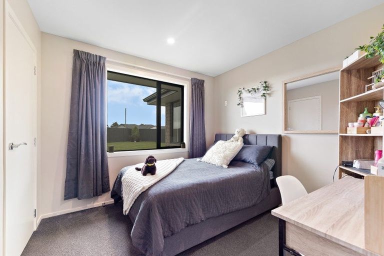 Photo of property in 11 Tui Place, Edendale, Wyndham, 9893