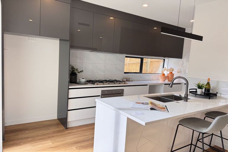 Photo of property in 21d Barron Drive, Green Bay, Auckland, 0604