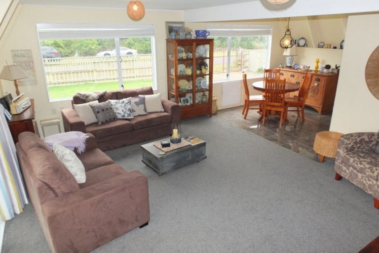 Photo of property in 14 Holben Parade, Foxton Beach, Foxton, 4815