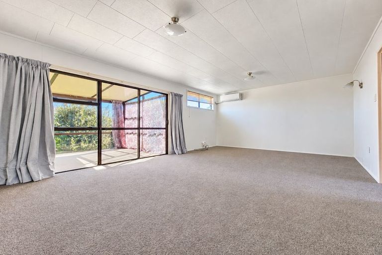 Photo of property in 71 Mcfarlane Street, Oakura, 4314