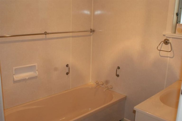 Photo of property in 9 Iti Street, Otaki, 5512