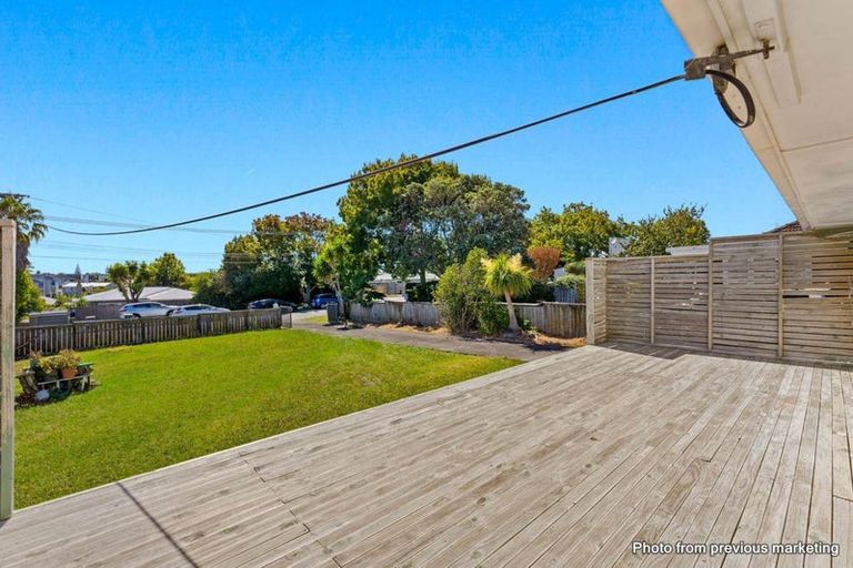 Photo of property in 4 Duncan Avenue, Te Atatu South, Auckland, 0610