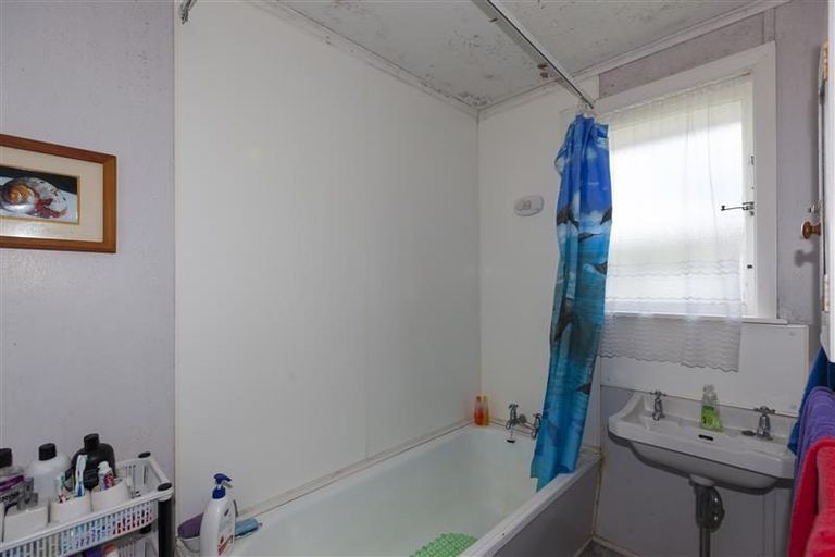 Photo of property in 141a-d Bedford Street, Cannons Creek, Porirua, 5024