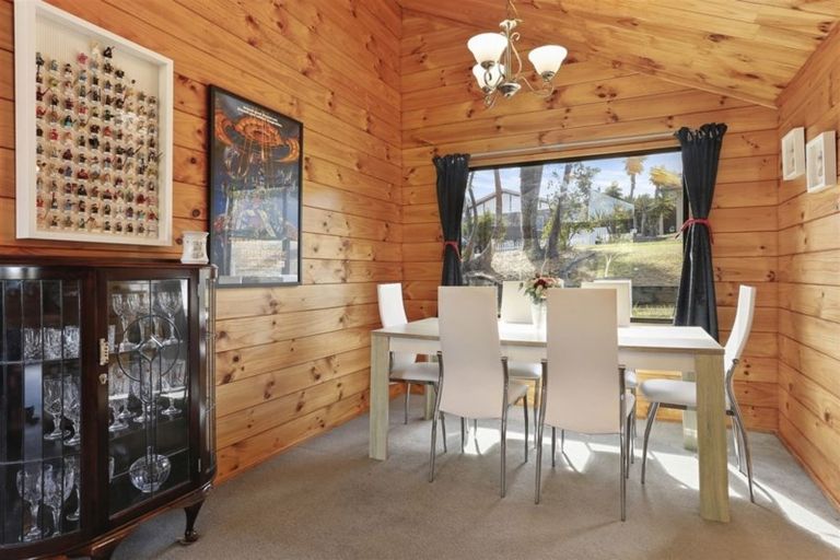 Photo of property in 44 San Valentino Drive, Henderson, Auckland, 0612