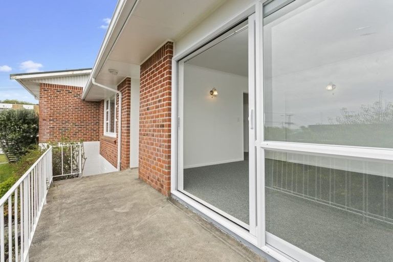Photo of property in 2/2 Seaview Road, Milford, Auckland, 0620