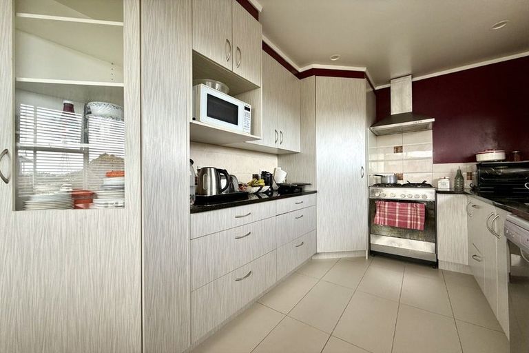 Photo of property in 1/62 Vera Road, Te Atatu South, Auckland, 0610