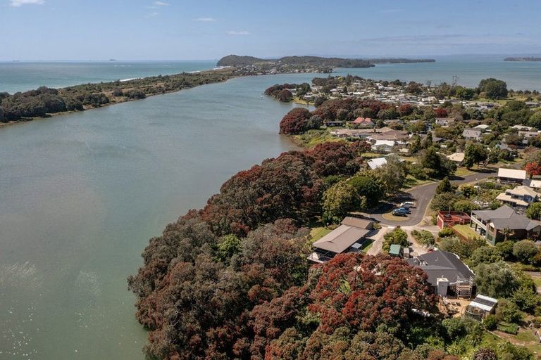 Photo of property in 37 Pohutukawa Drive, Athenree, Katikati, 3177