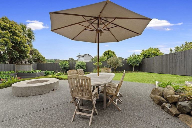 Photo of property in 11 Dudding Avenue, Northcote, Auckland, 0627