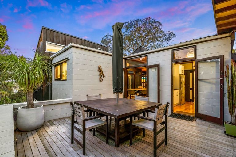 Photo of property in 62 Parr Terrace, Castor Bay, Auckland, 0620