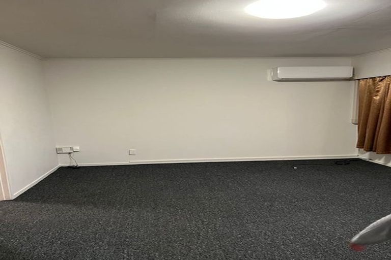 Photo of property in 3/178 Chivalry Road, Glenfield, Auckland, 0629