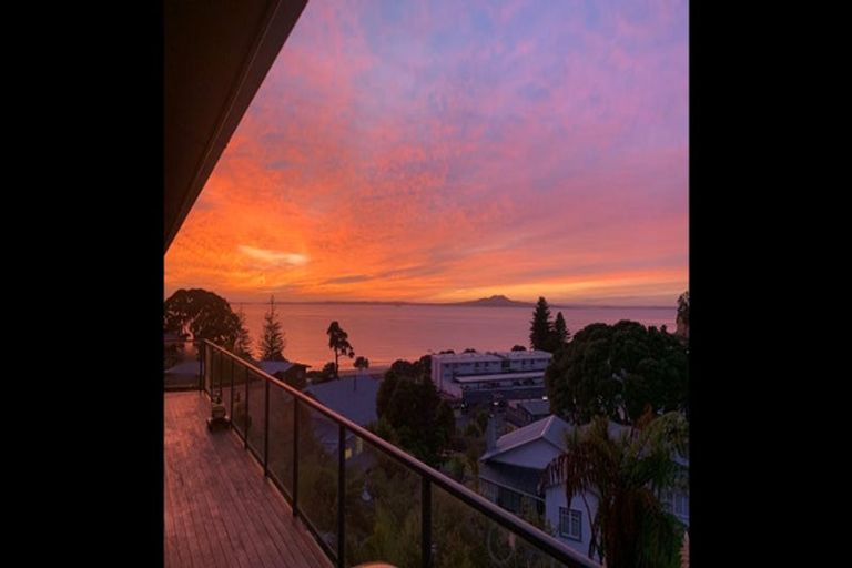 Photo of property in 1/29 Bayview Road, Browns Bay, Auckland, 0630