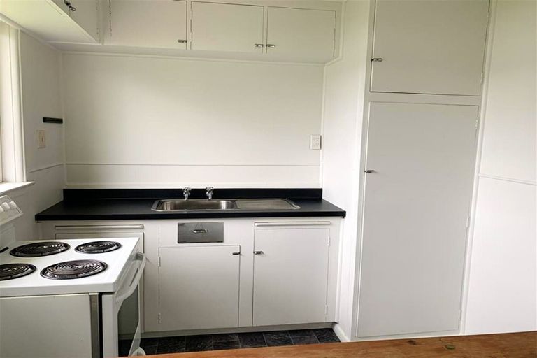 Photo of property in 12 Barrett Place, Carterton, 5713