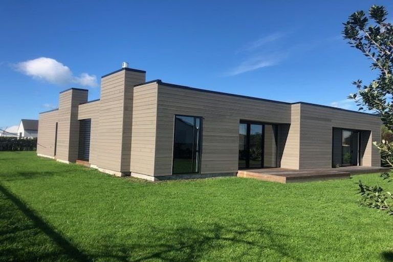 Photo of property in 2 Shearwater Lane, Point Wells, 0986