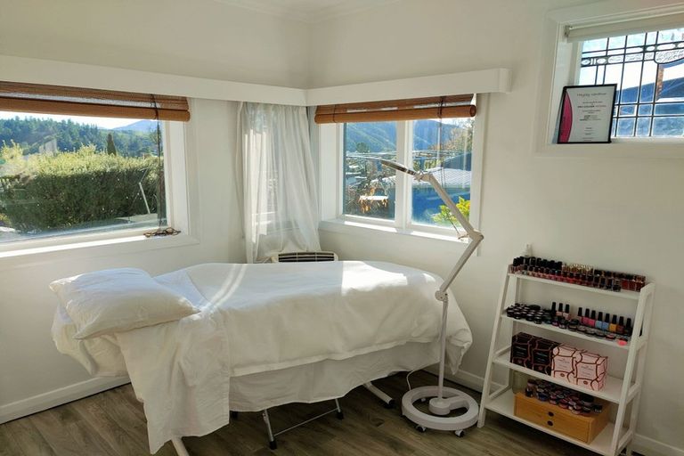 Photo of property in 22 Leicester Street, Picton, 7220