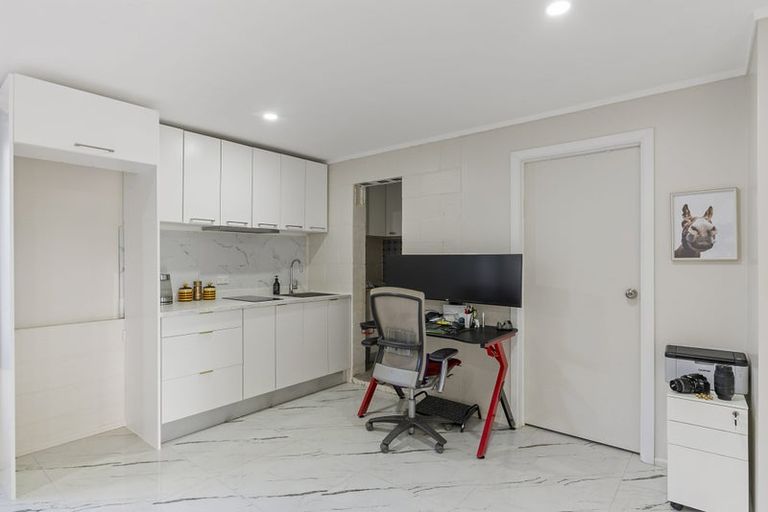 Photo of property in 23 Epping Road, Henderson, Auckland, 0610