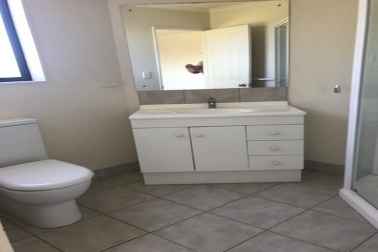 Photo of property in 24 Woodcroft Way, Pukekohe, 2120