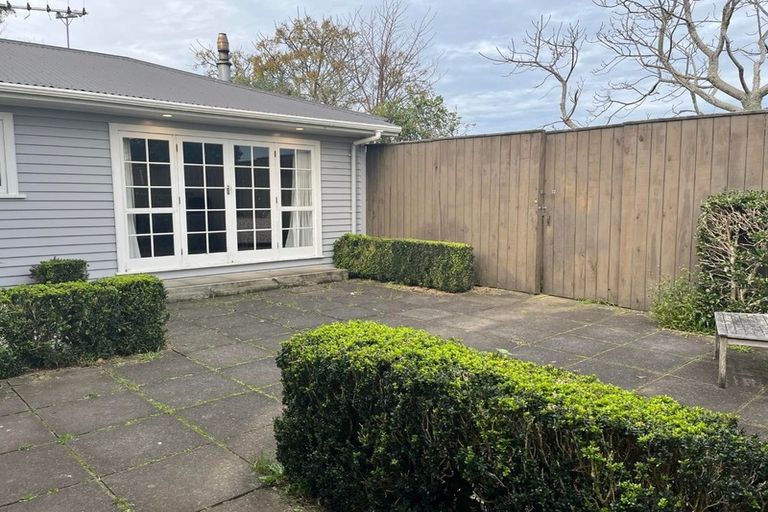 Photo of property in 22a Waiwera Place, Merrilands, New Plymouth, 4312
