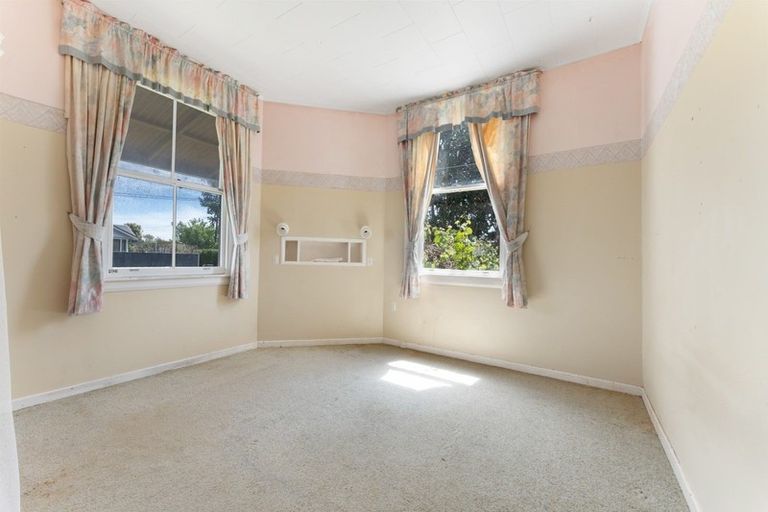Photo of property in 85 Brooklands Road, Brooklands, New Plymouth, 4310