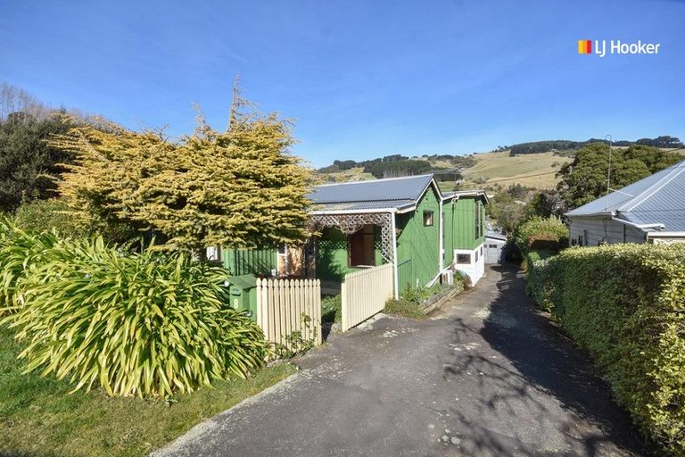 Photo of property in 8 Dickson Street, Macandrew Bay, Dunedin, 9014