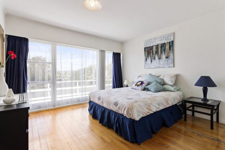 Photo of property in 16 La Trobe Street, Pakuranga Heights, Auckland, 2010