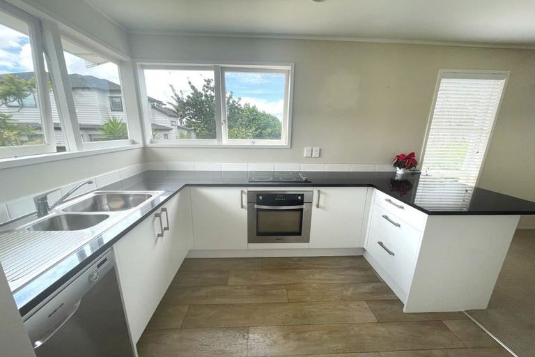 Photo of property in 2/2 Pine Terrace, Howick, Auckland, 2014