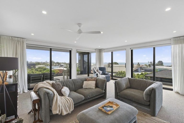 Photo of property in 8 Kowhai Street, Strandon, New Plymouth, 4312