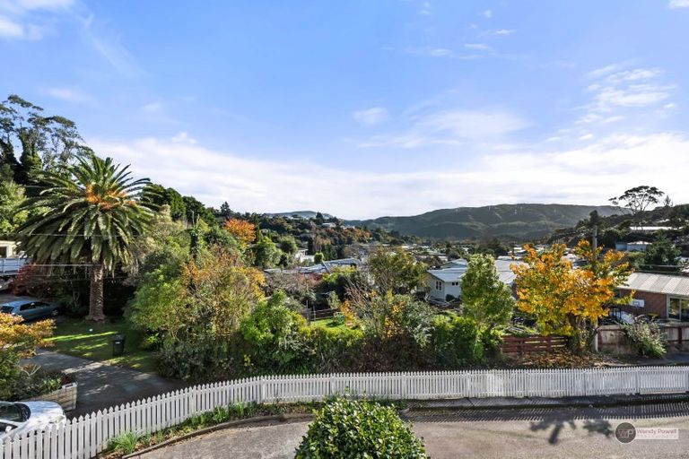 Photo of property in 33 James Grove, Stokes Valley, Lower Hutt, 5019