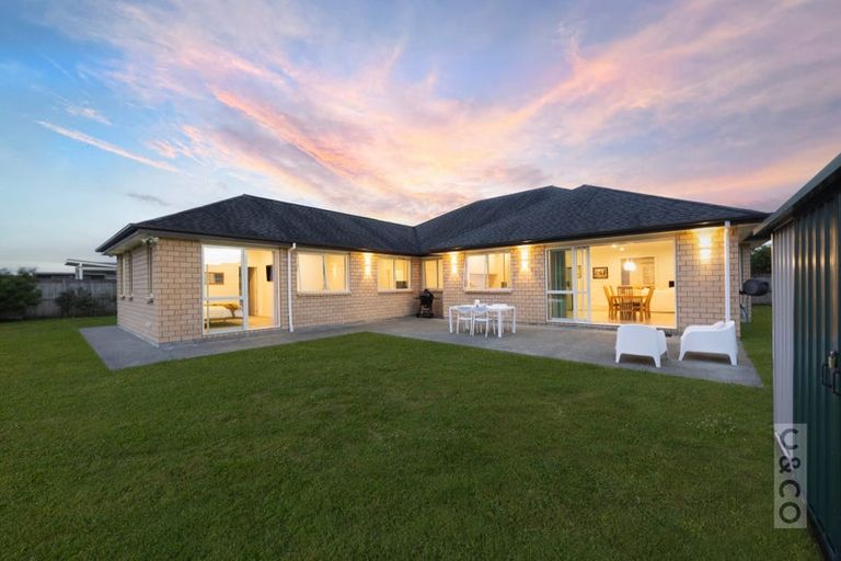 Photo of property in 16 Fruitlands Road, Kumeu, 0810