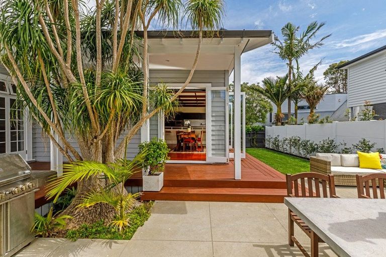 Photo of property in 24 Norwood Road, Bayswater, Auckland, 0622